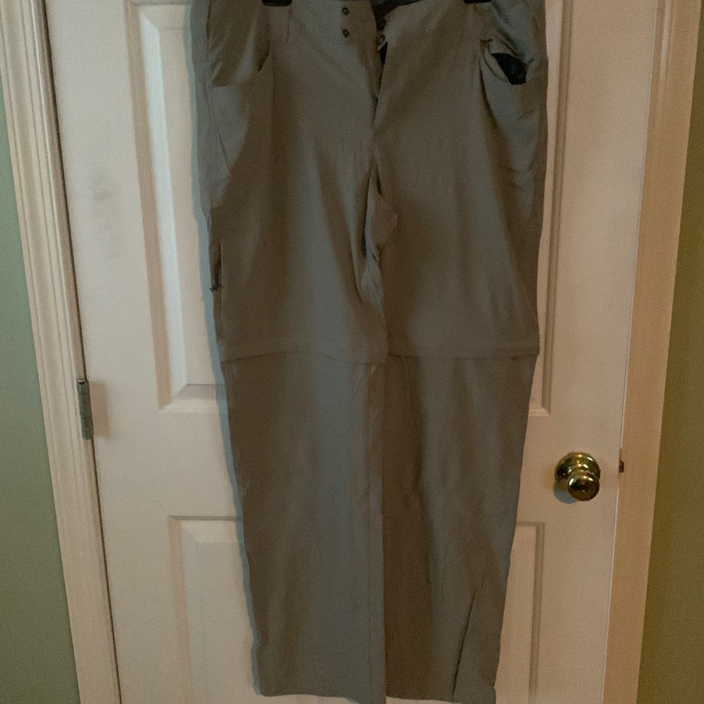 New without tags Columbia convertible pants to shorts